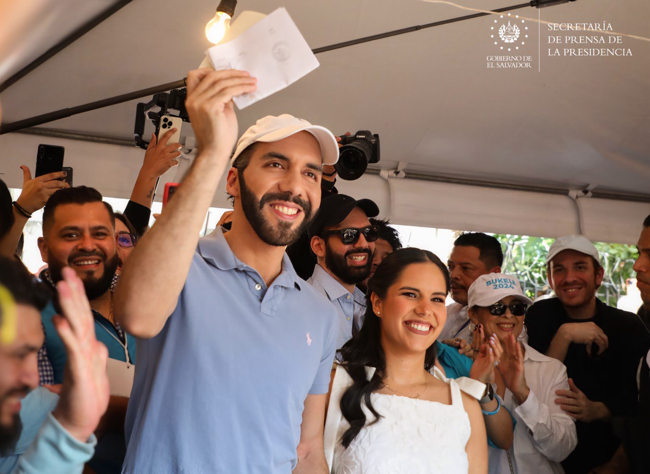 Bukele se proclama presidente de El Salvador para 5 años más, sin que el TSE difunda resultados de elecciones