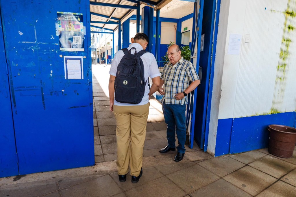 Está prohibido decir «todos y todas» o «amigues» en las escuelas de El&nbsp;Salvador